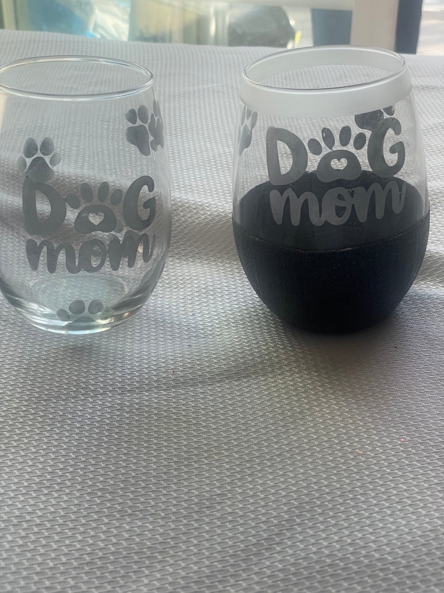 Etched Dog Mom Wine Glass