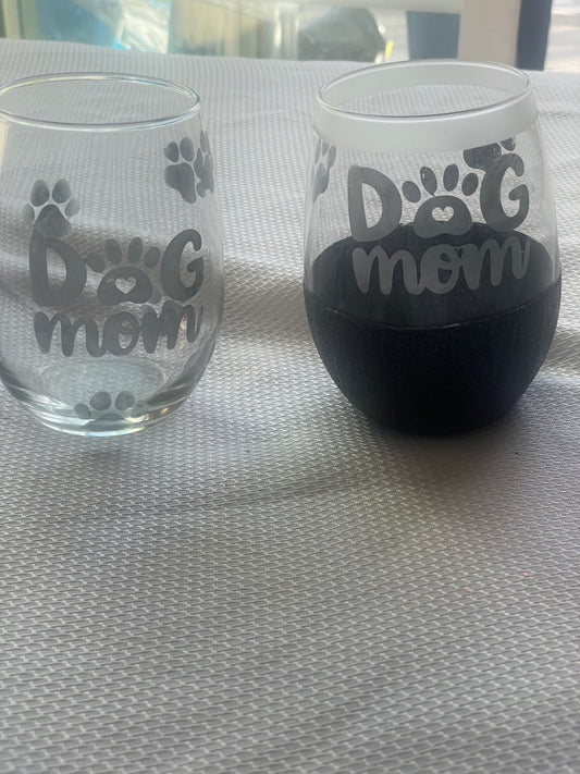 Etched Dog Mom Wine Glass