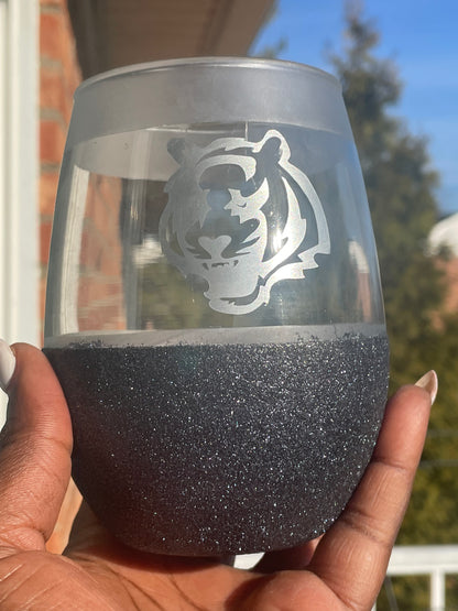 Etched Bengals Peek a Boo Wine Glass