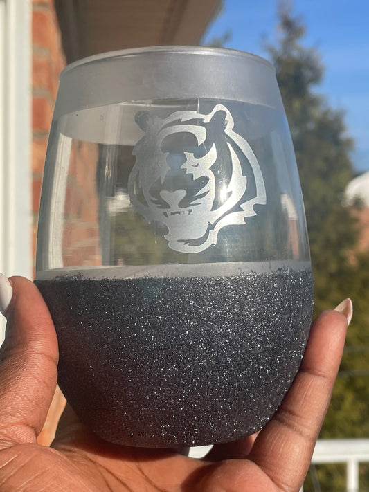 Etched Bengals Peek a Boo Wine Glass