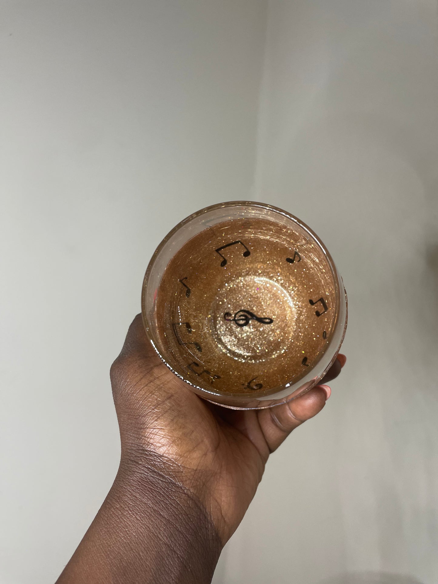 Music Peek a Boo Gold Glitter Wine Glass