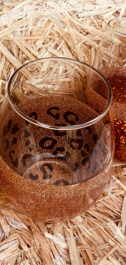 Leopard Print Peek a Boo Gold Glitter Wine Glass